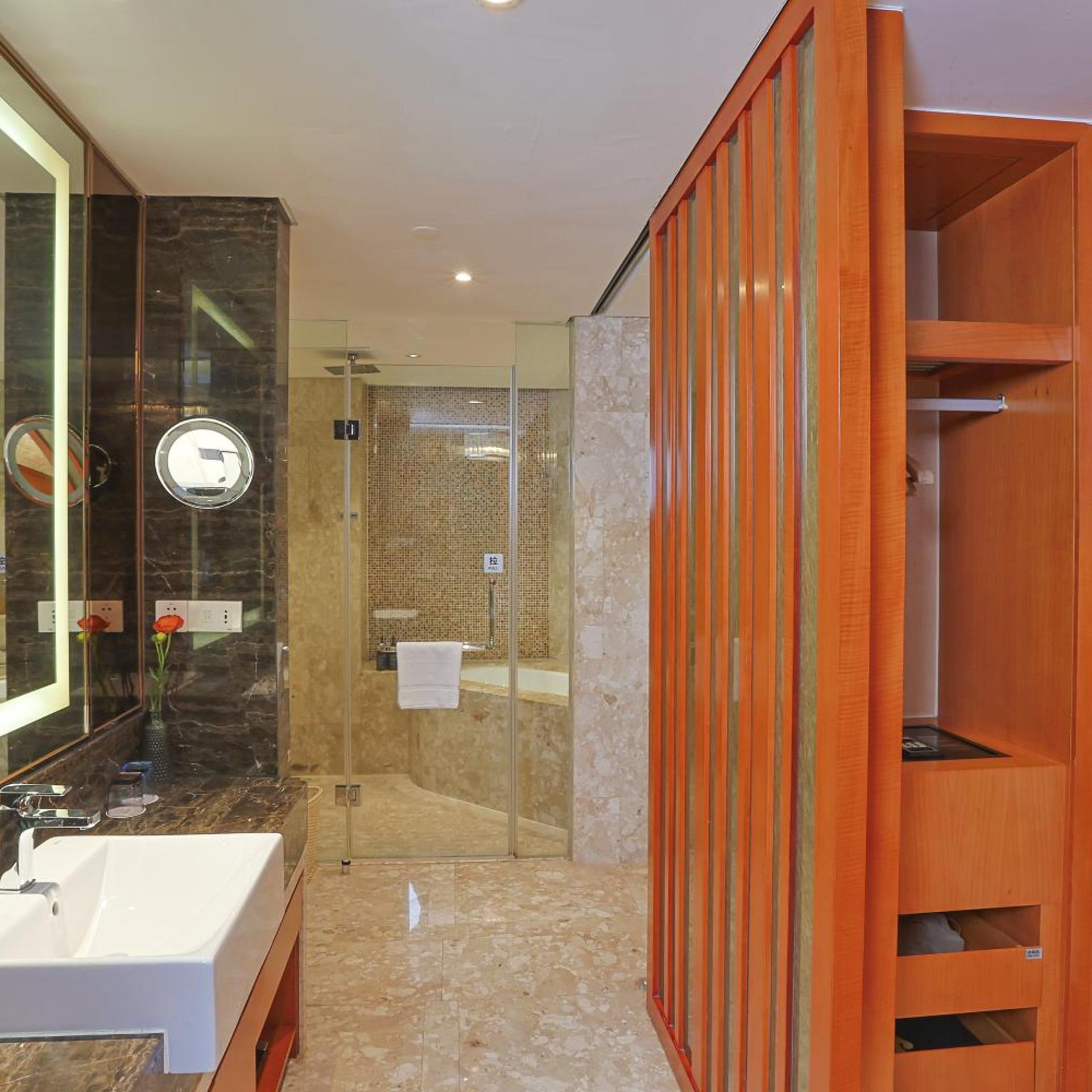 غرفة ديلوكس بسرير كينج وسرير كوين بإطلالة على النهر، Yiwu Shangcheng Hotel 4/8