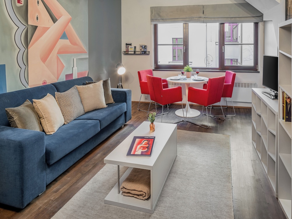 4 Arts Apartments by Adrez Living 20/52