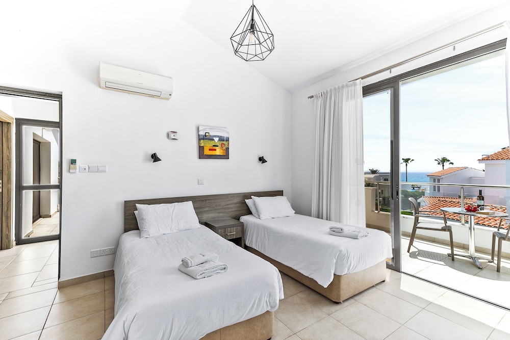 Platzia Beach Villas 5/35