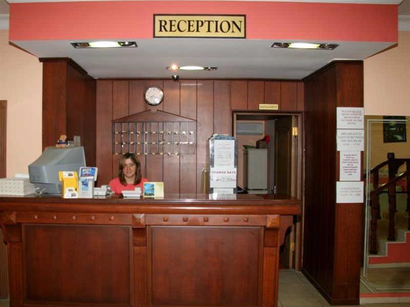 Moni Hotel 7/45