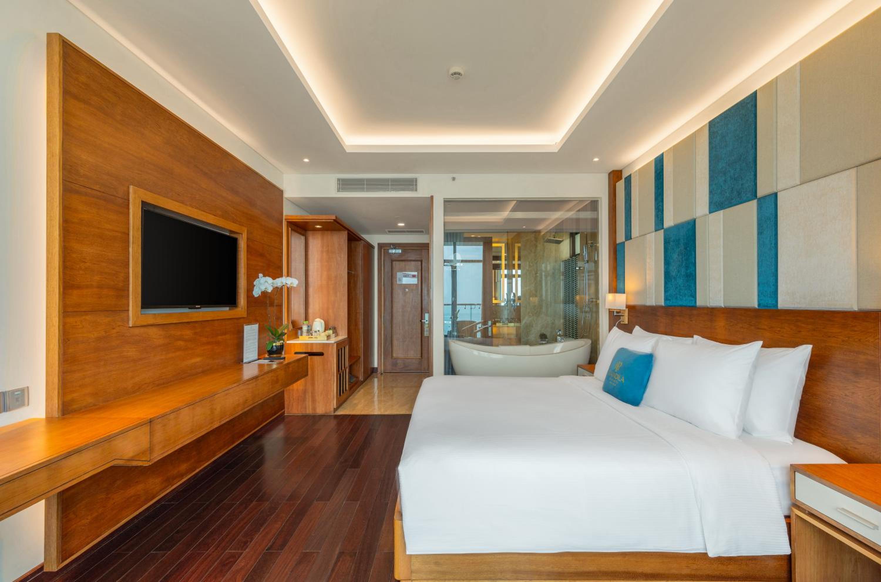 Deluxe, King Bed, Queen Bed, Ocean Front, Balcony