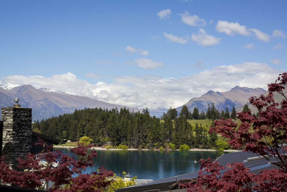 Stay of Queenstown 55/60