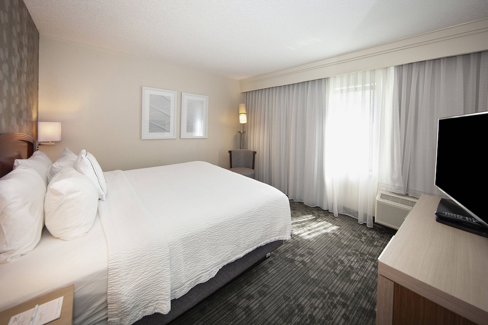 Courtyard By Marriott Valdosta 8/35