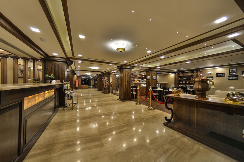 Clarks Inn Srinagar (Ex Hotel Spring Hills) 11/50