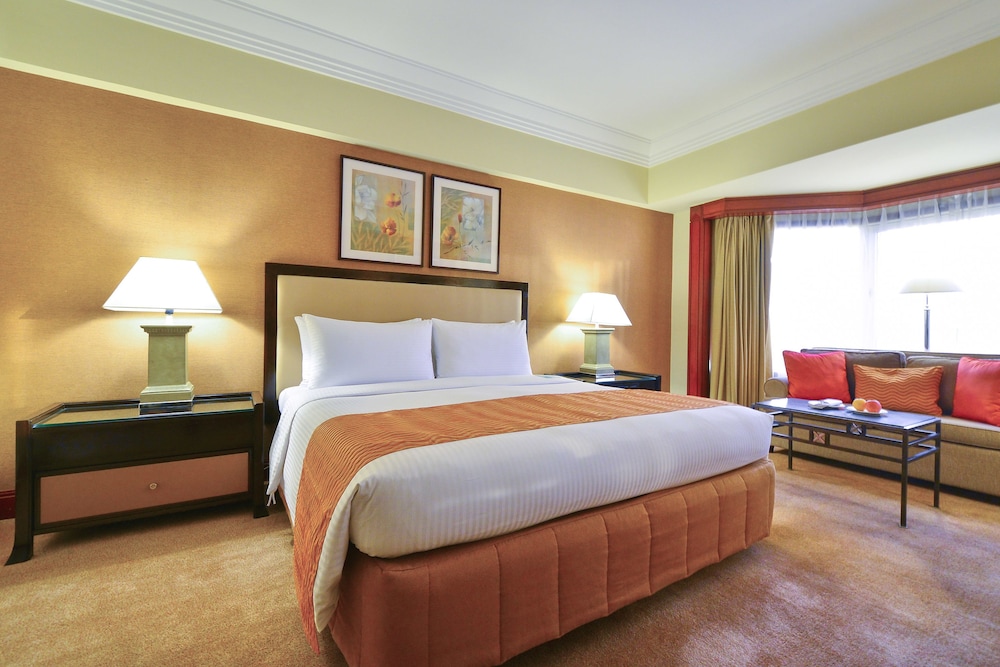 Diamond Hotel Philippines 27/68