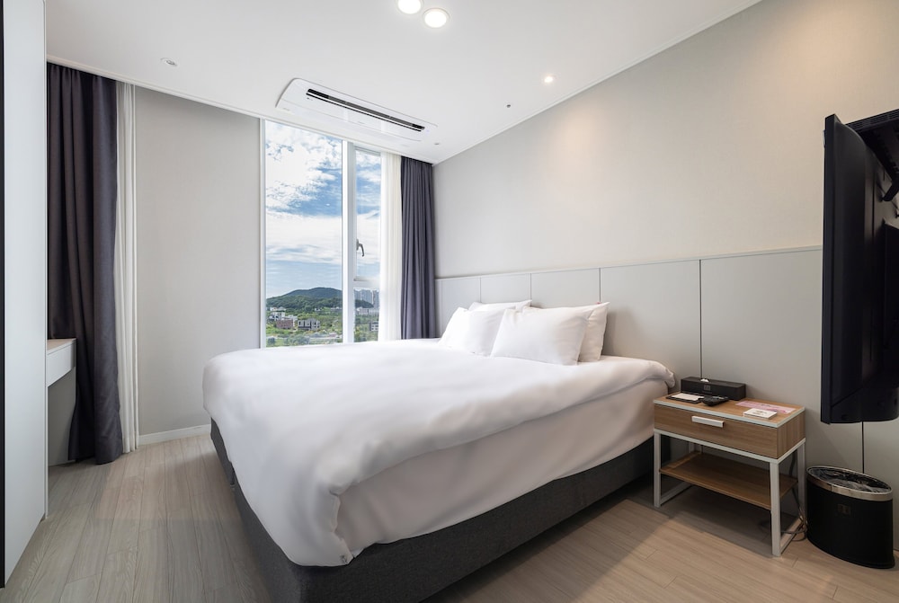 Ocean Park Nine Hotel 11/24