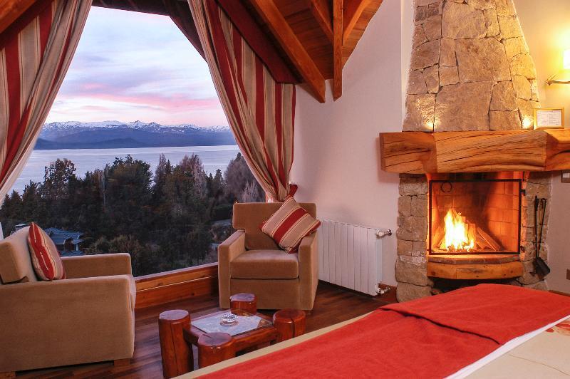 Lago, Lodge