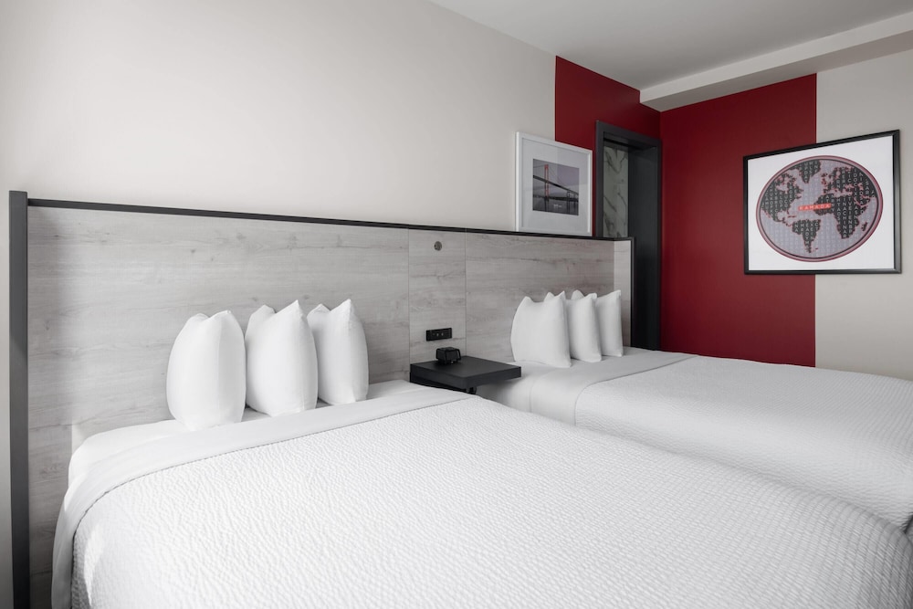 Ramada by Wyndham Brooklyn Near Flatbush 16/26