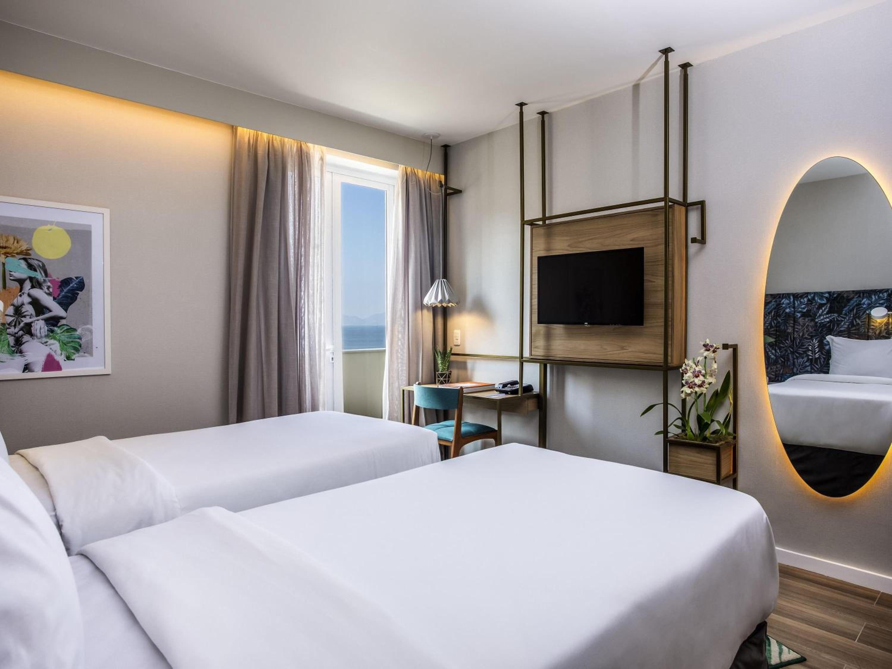 Executive, Side Sea View, Balcony