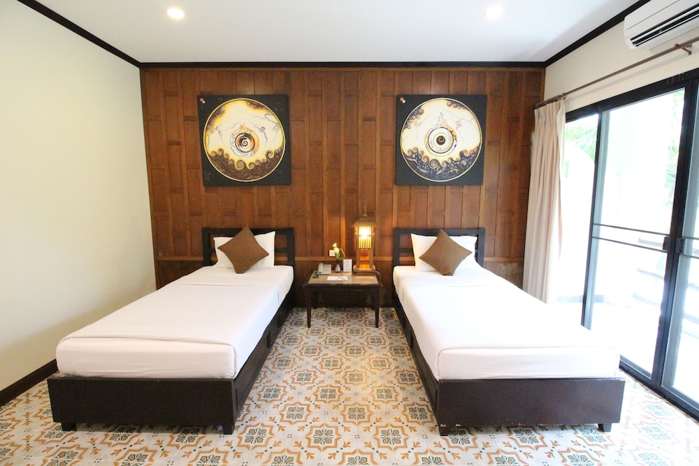 Horizon Village And Resort 9/72