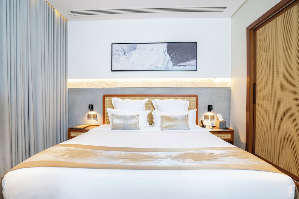 Junior Suite, City View