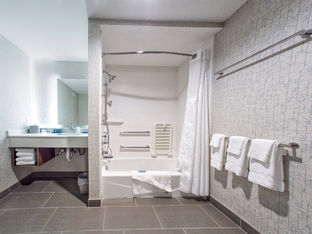 HOLIDAY INN EXPRESS & SUITES MOORE 46/75