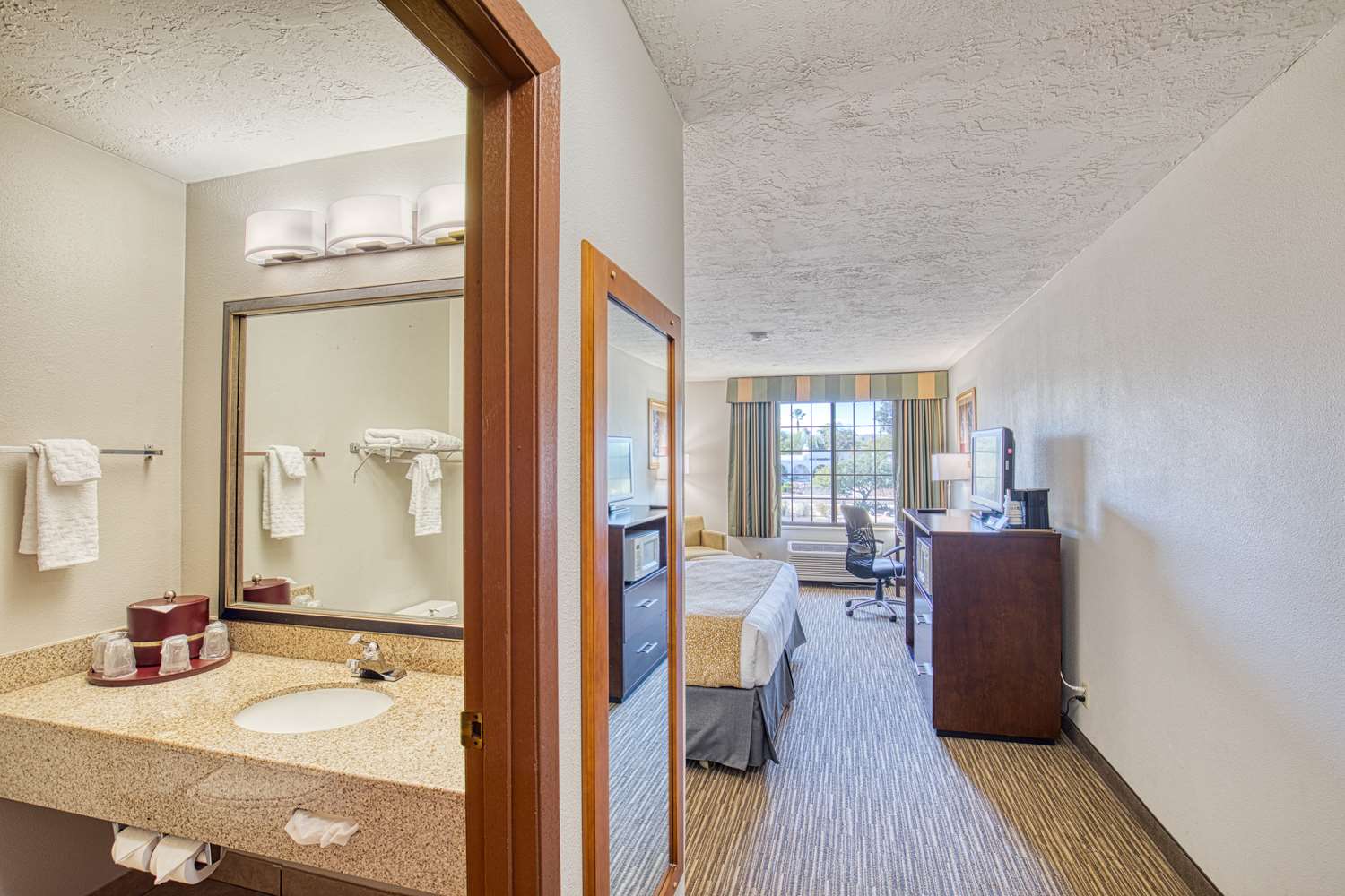 غرفة بسرير كينج، Best Western Green Valley Inn 4/5