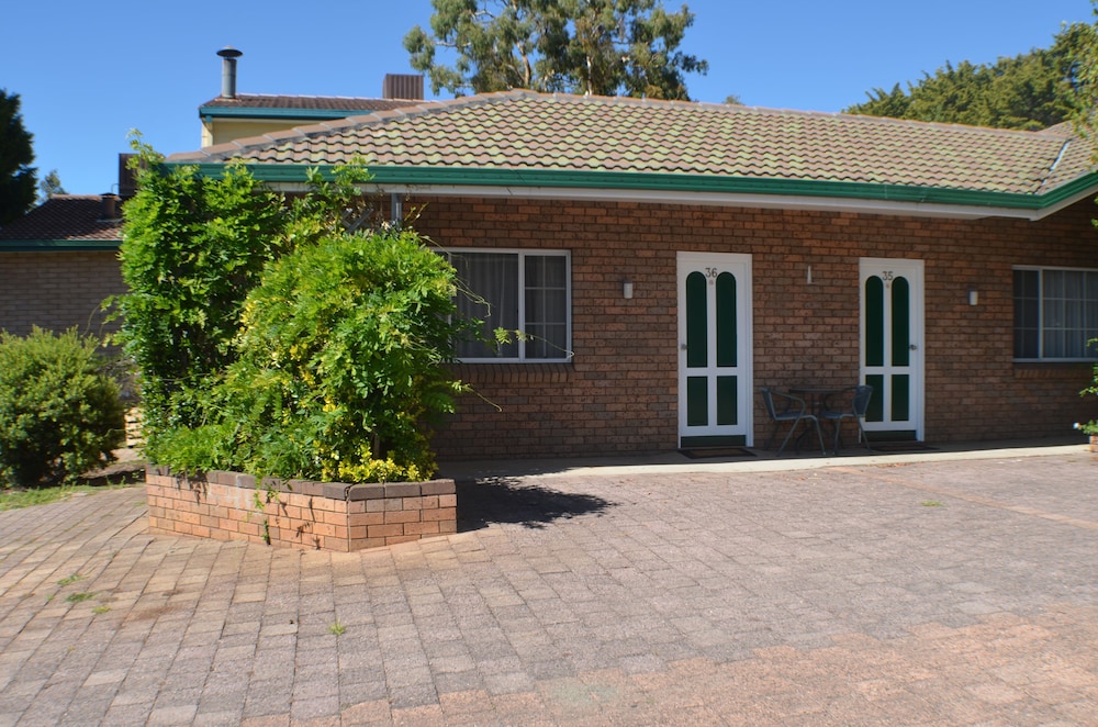 Deer Park Motor Inn And Restaurant 34/50