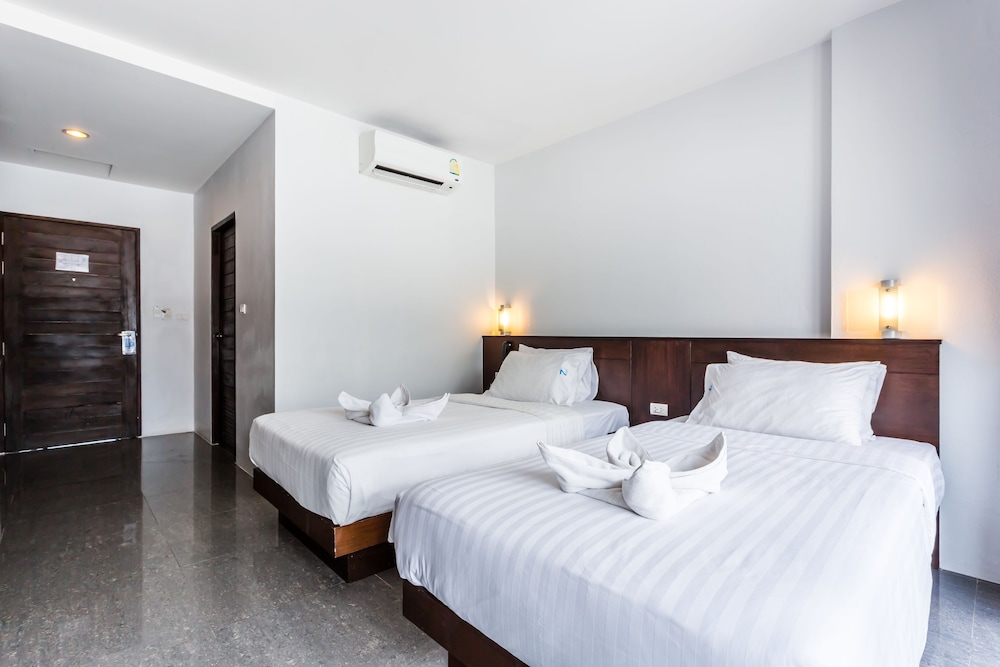 77 Bangla Hotel 13/35