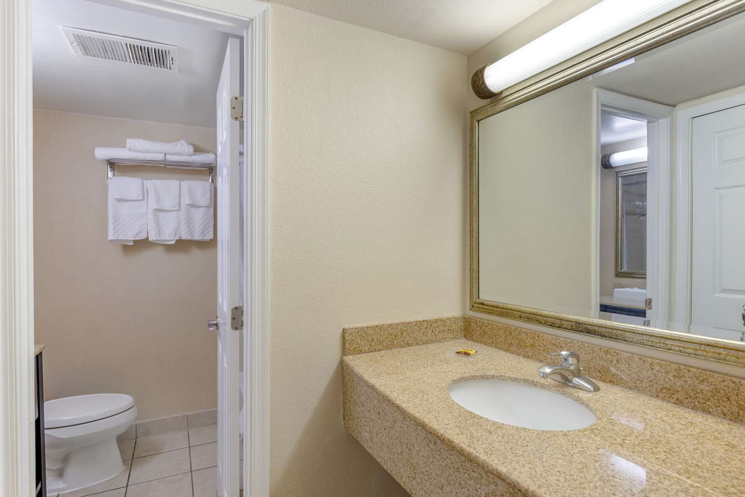 Best Western Plus Governor's Inn 13/14