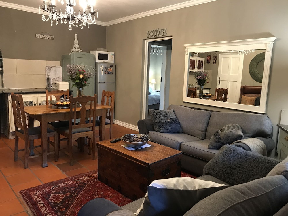 Waterhouse Guest Lodges 295 Indus Street 28/50