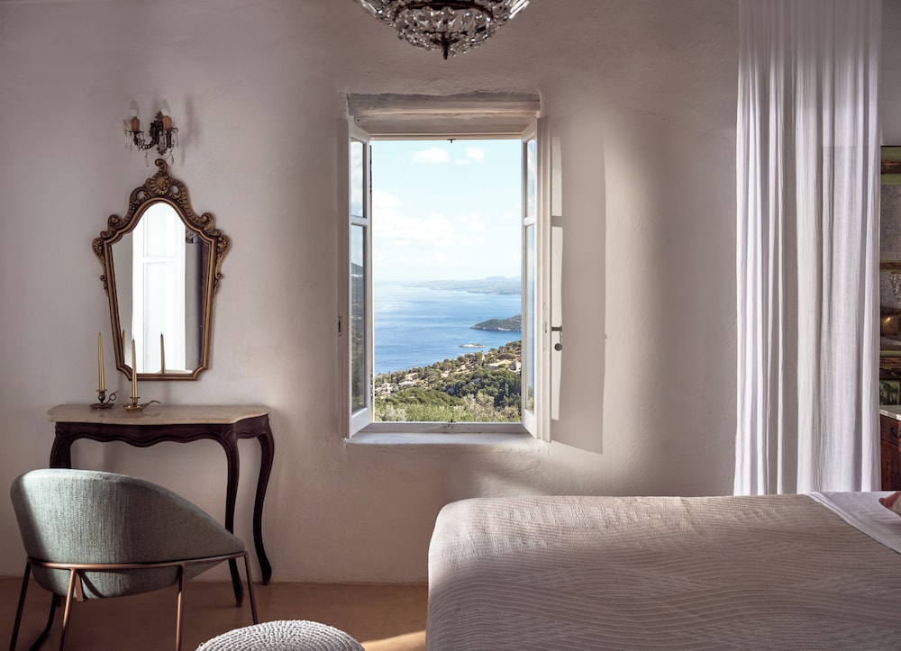 Aria Villa 12/50