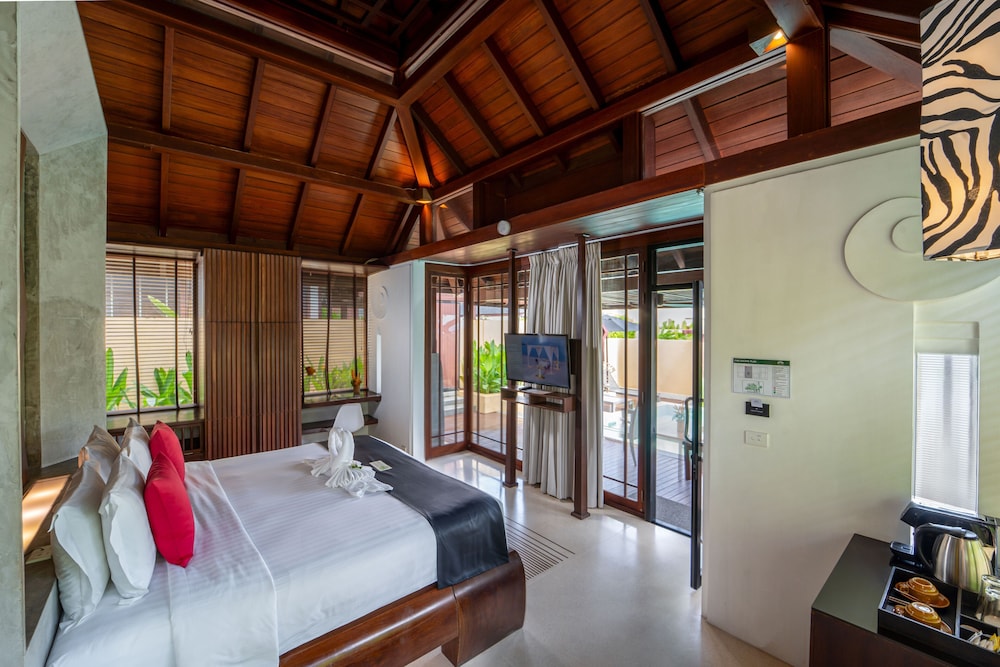 Grand, Pool, Villa, King Bed