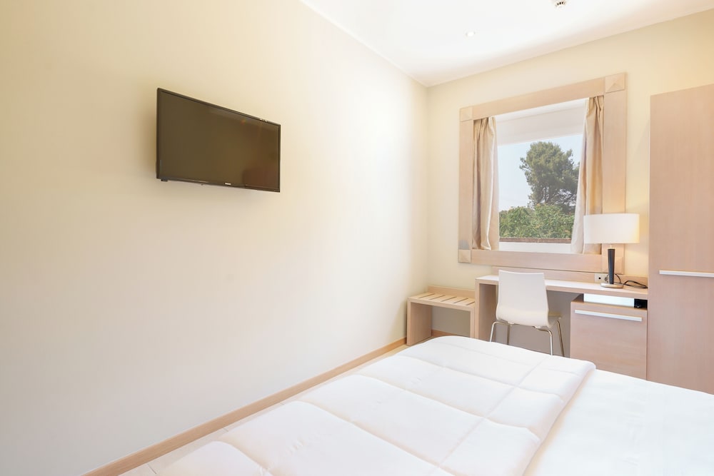 Deluxe, Double Bed, Garden View