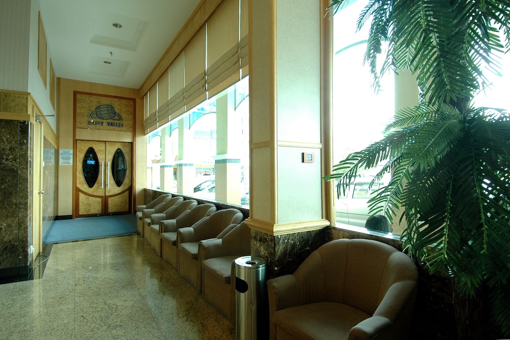 The Paramount Hotel 50/58