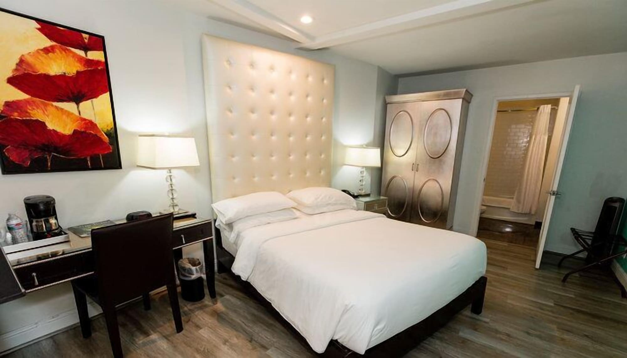 STANDARD, QUEEN BED