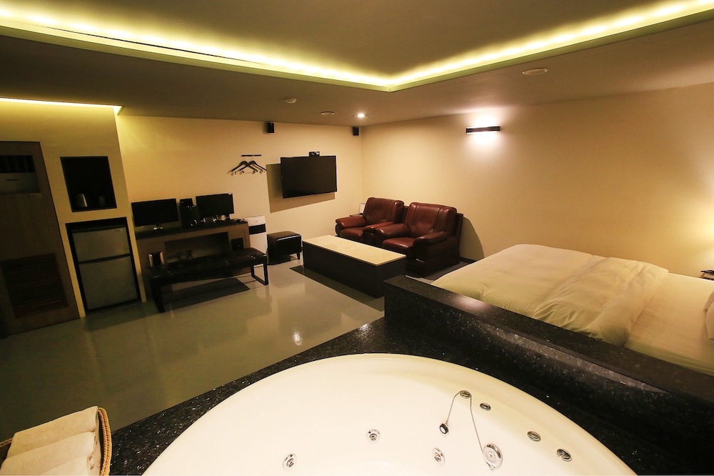 TARA HOTEL 20/40