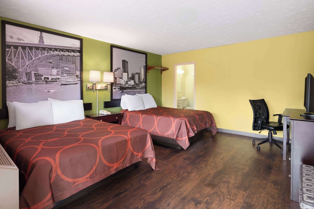 Super 8 by Wyndham Youngstown/Girard 7/26