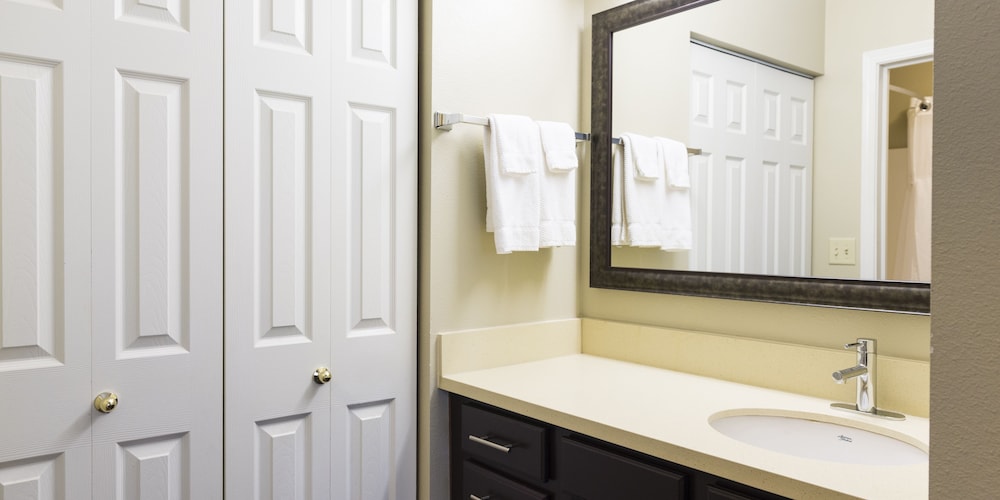 Staybridge Suites Fargo 8/53