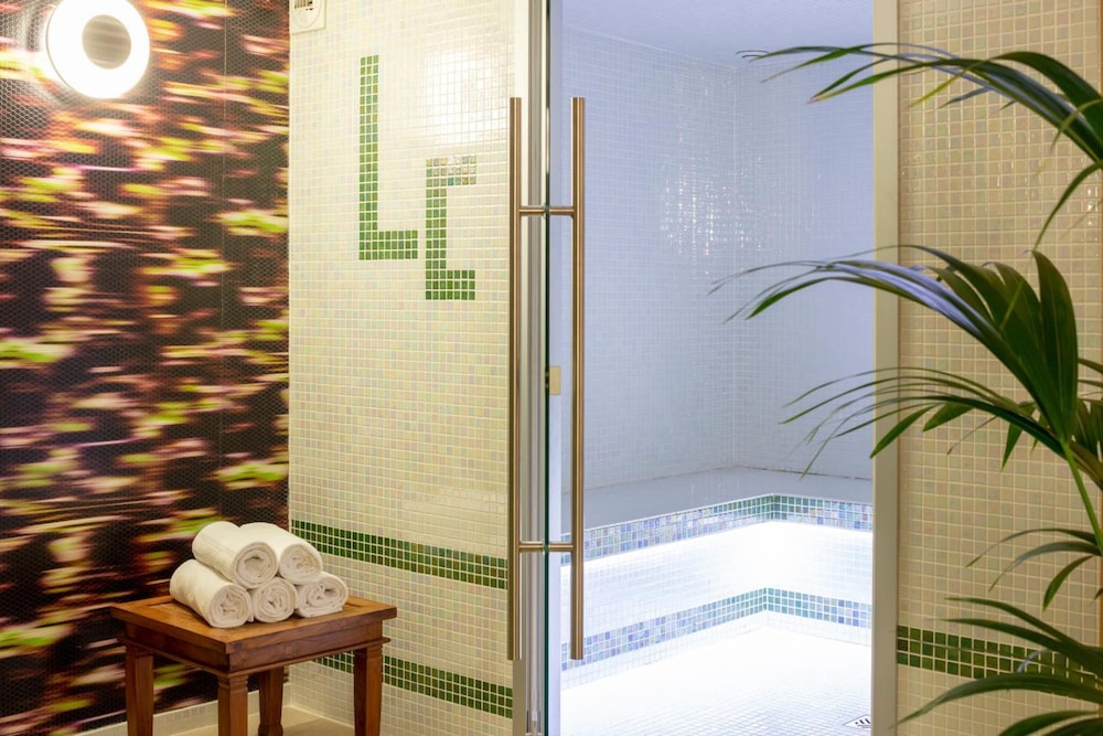 HOTEL LA CHAUMIERE 15/32