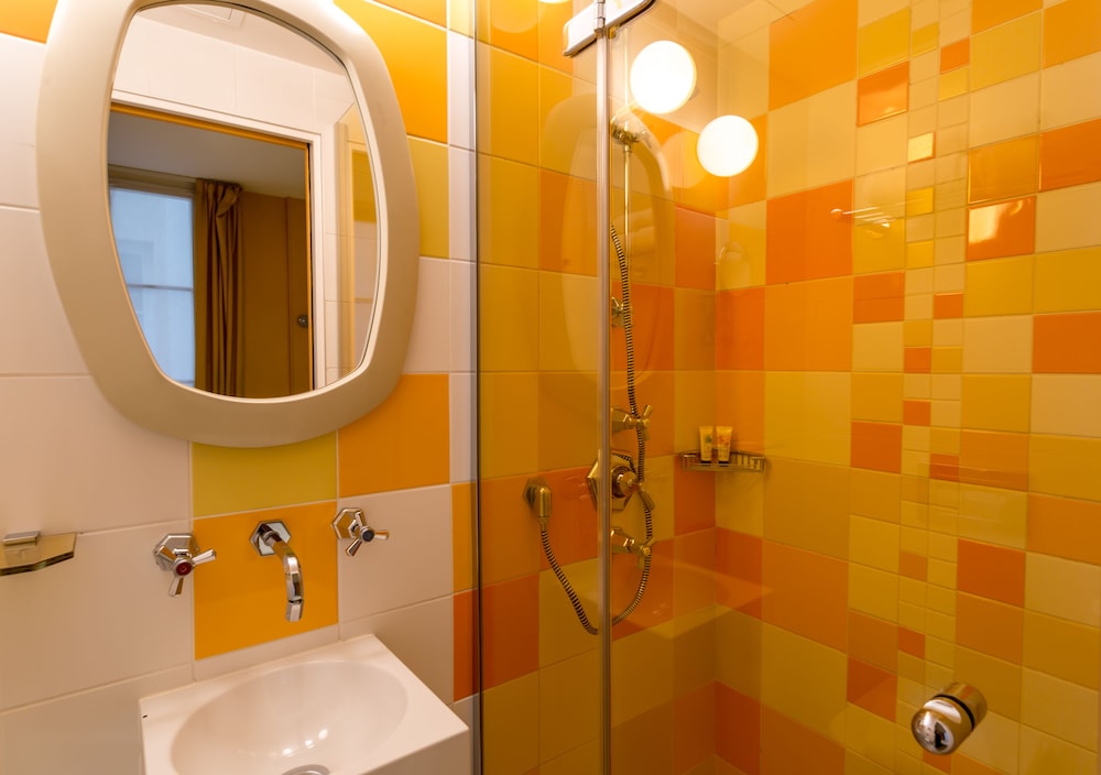 Hotel Crayon 78/78