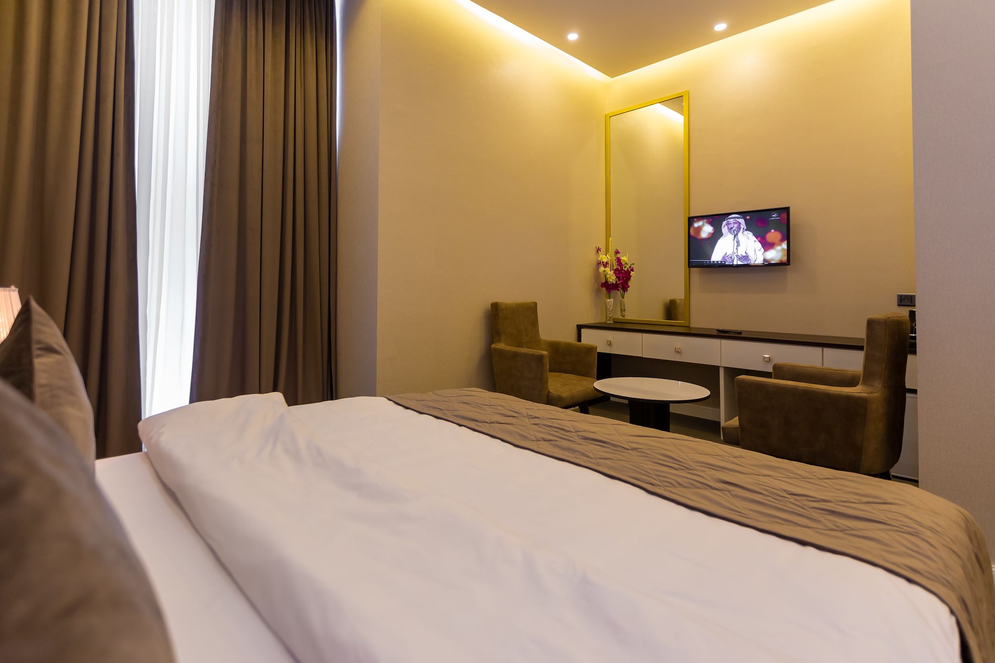 STANDARD, KING BED