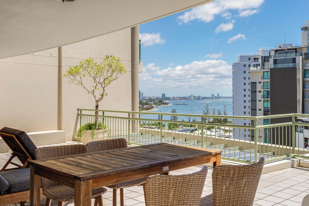 The Meriton On Main Beach 37/50
