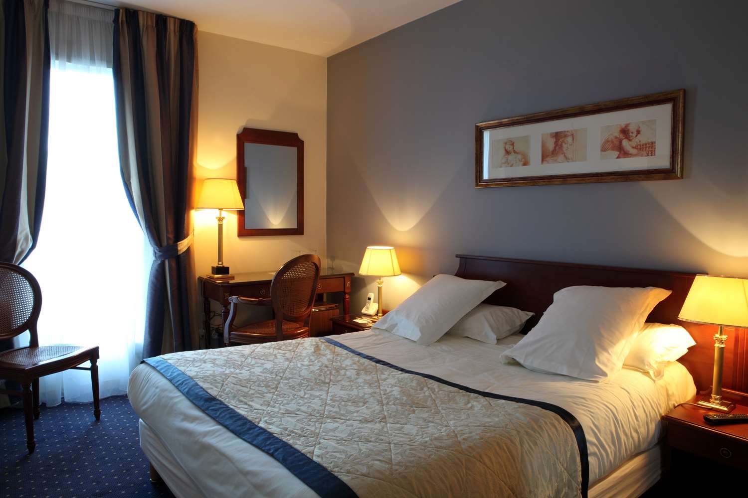 Executive, Queen Bed