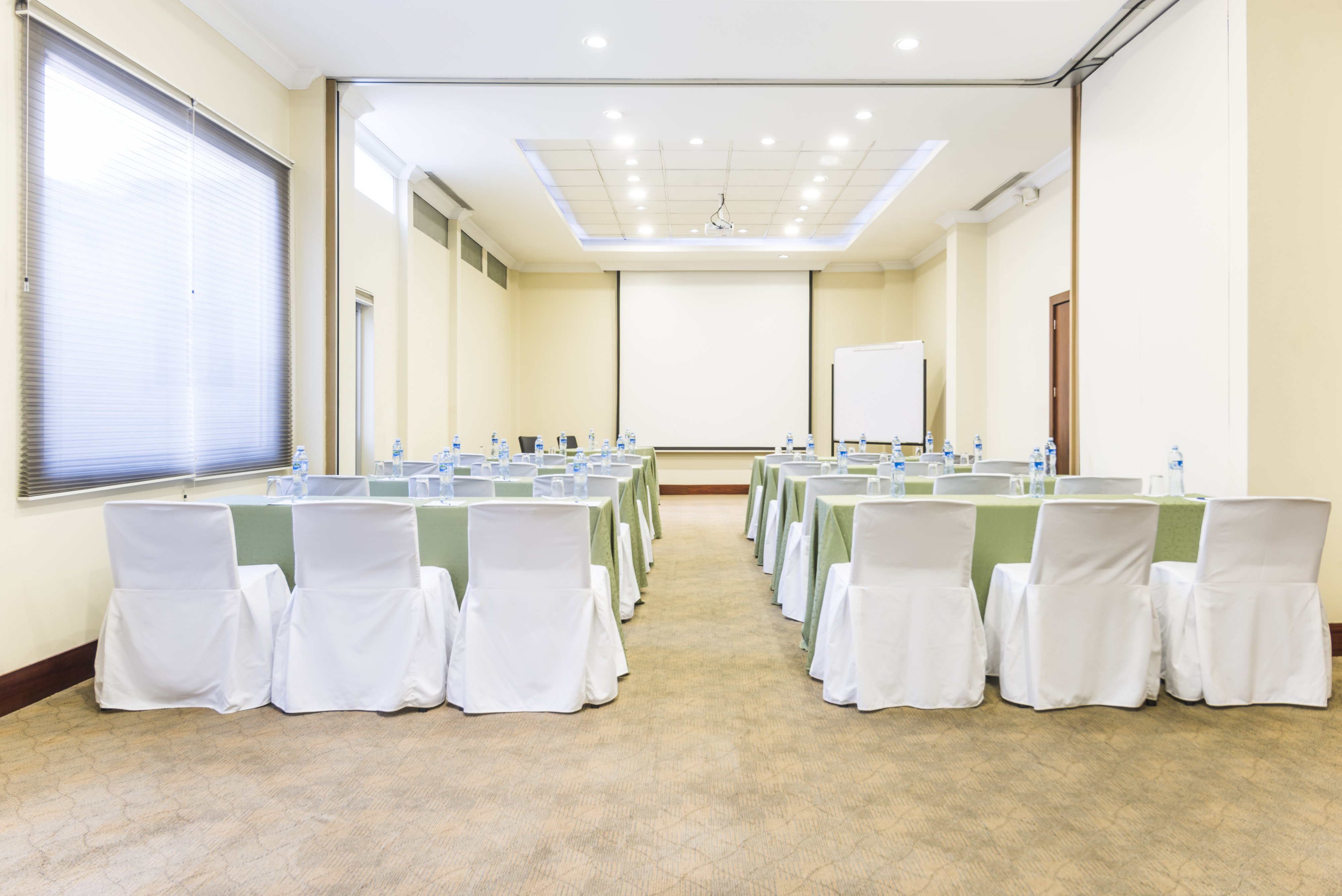 HOLIDAY INN EXPRESS QUITO 59/66