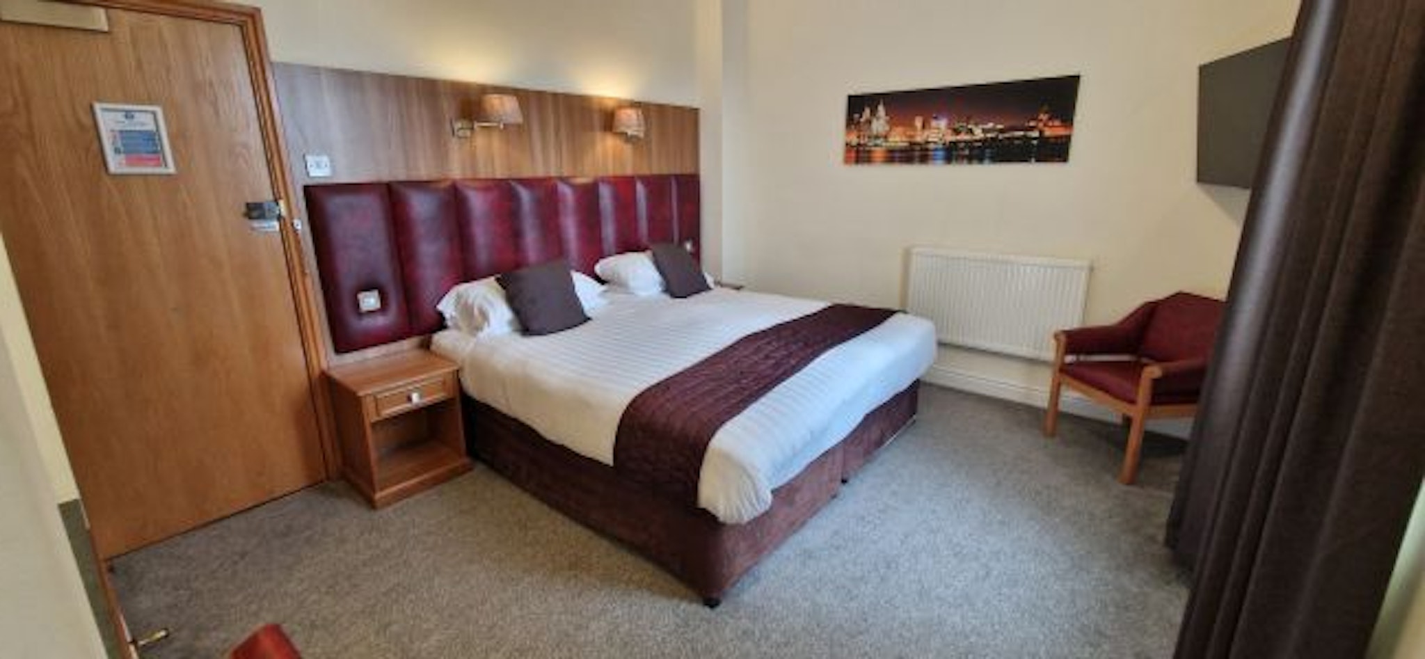 Royal Hotel 14/34
