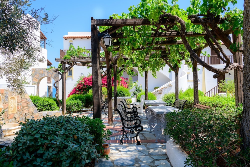 Alexander Beach Hotel & Village Resort 41/49