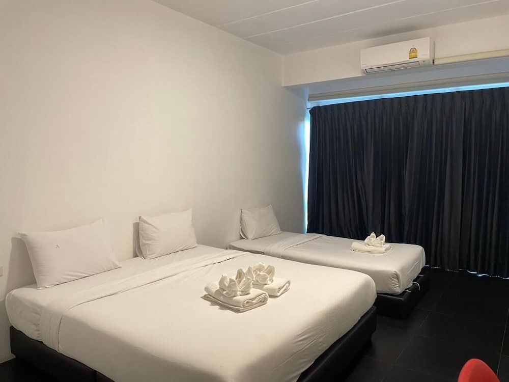Azz Hotel 9/43