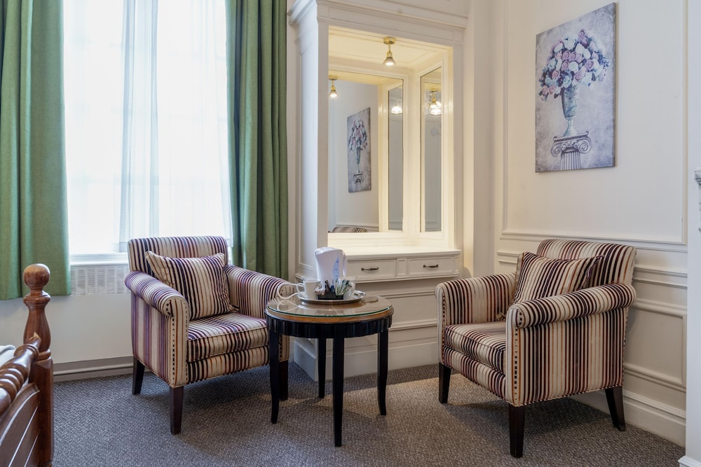 Adelphi Hotel 42/69