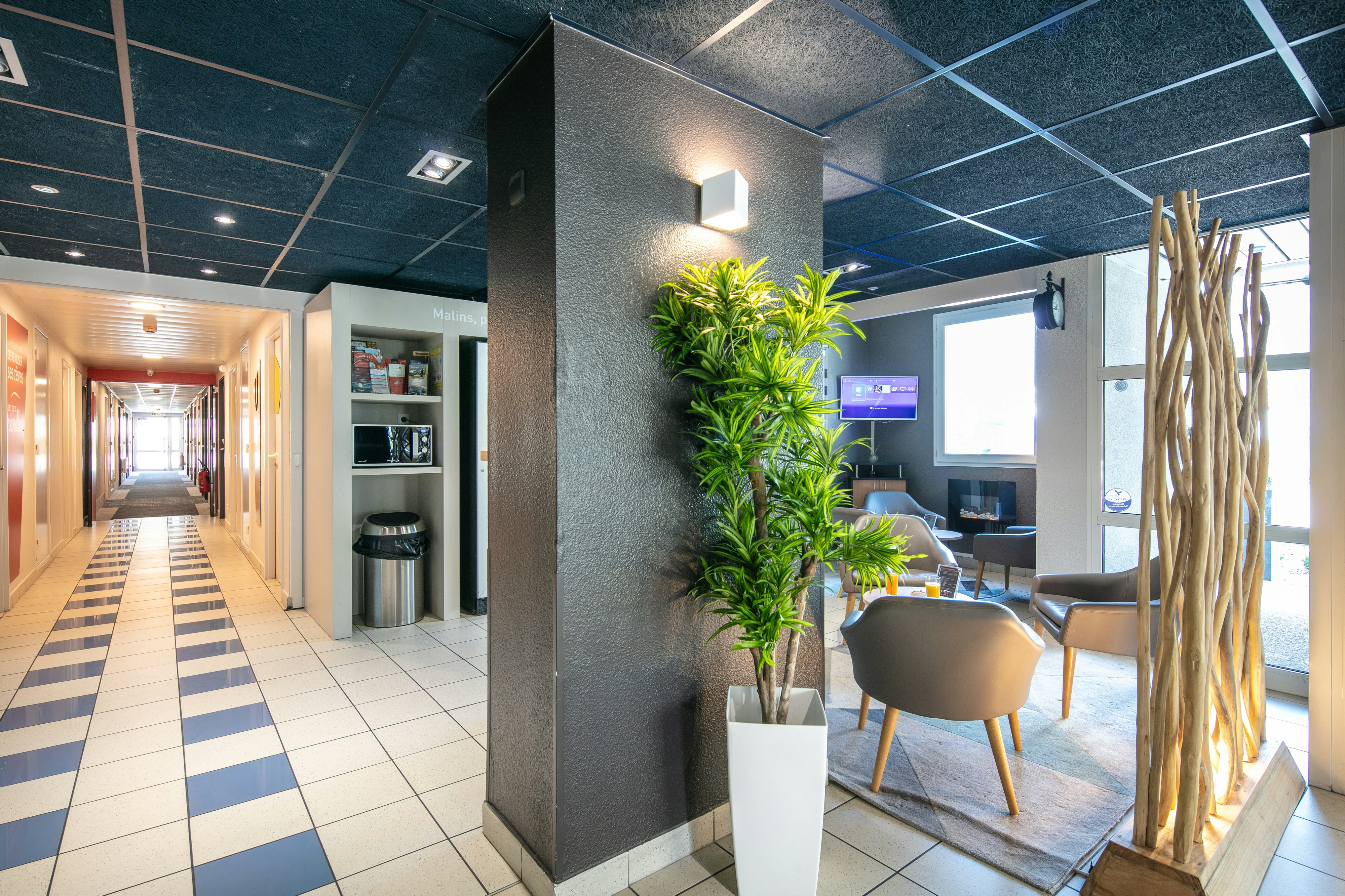 Lobby at B&B Hotel Saint Jean De Maurienne, SAINTE MARIE DE CUINES