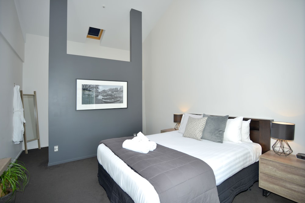 2 BEDROOMS, EXECUTIVE, APARTMENT
