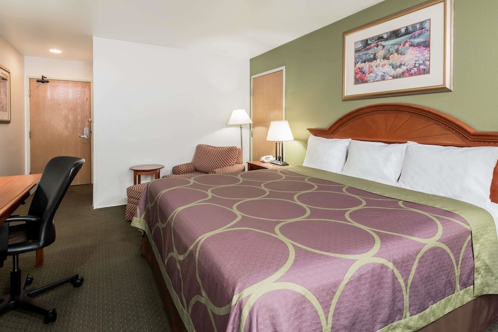 Super 8 by Wyndham Pittsburgh/Monroeville 21/47