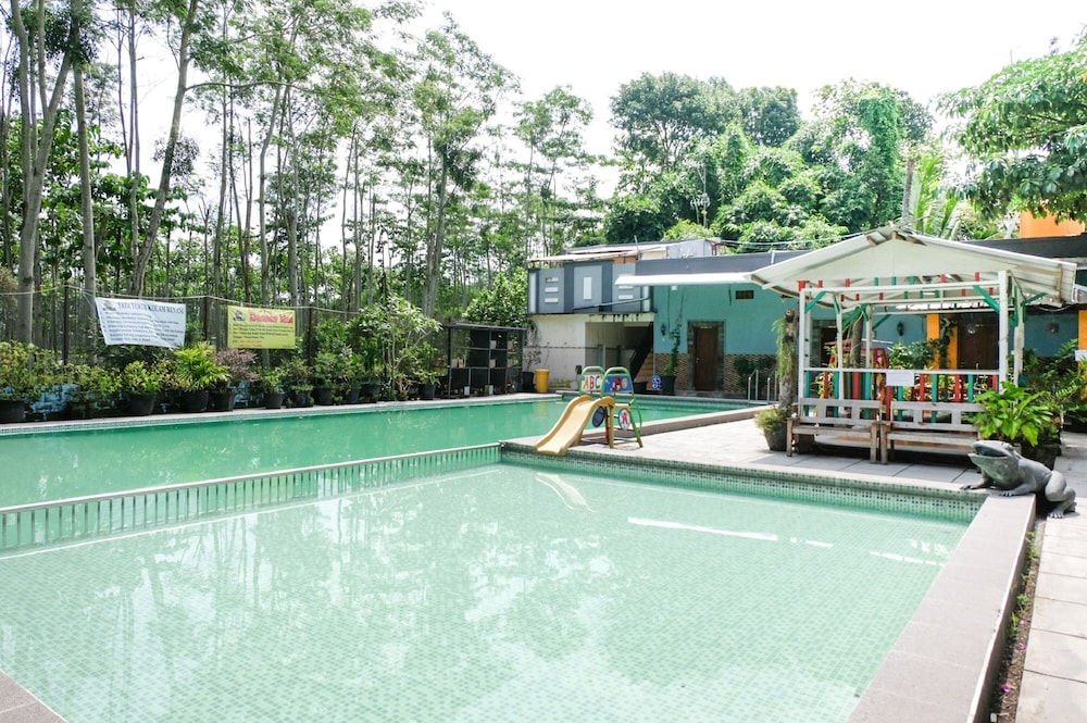 OYO 563 Damar Mas Resort Lereng Kelud 41/61