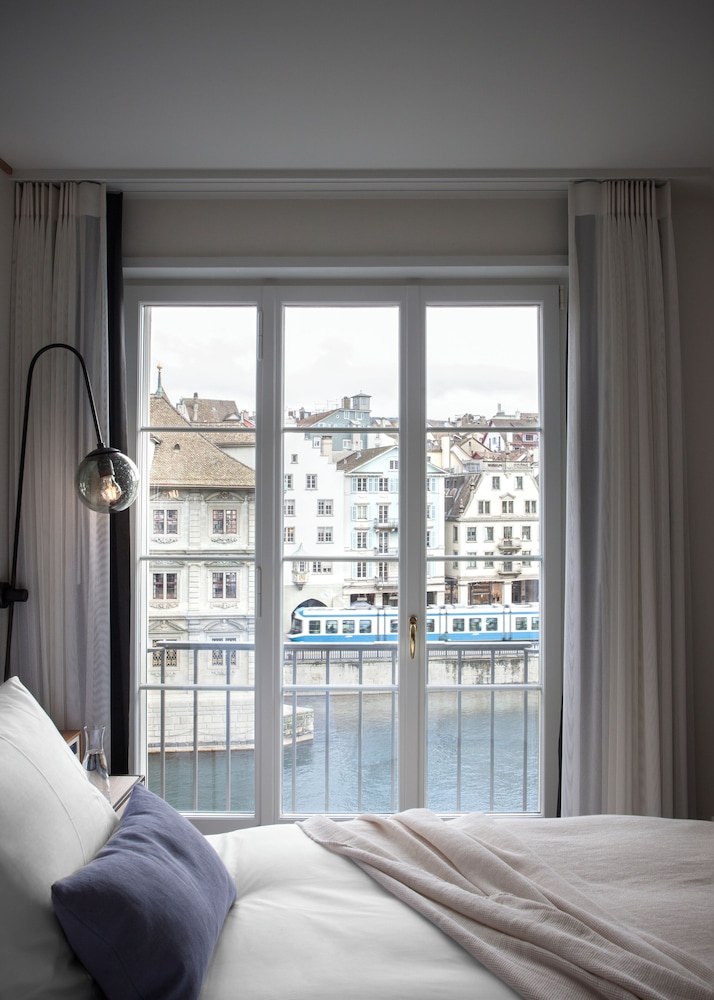 ROOM, QUEEN BED, RIVERSIDE