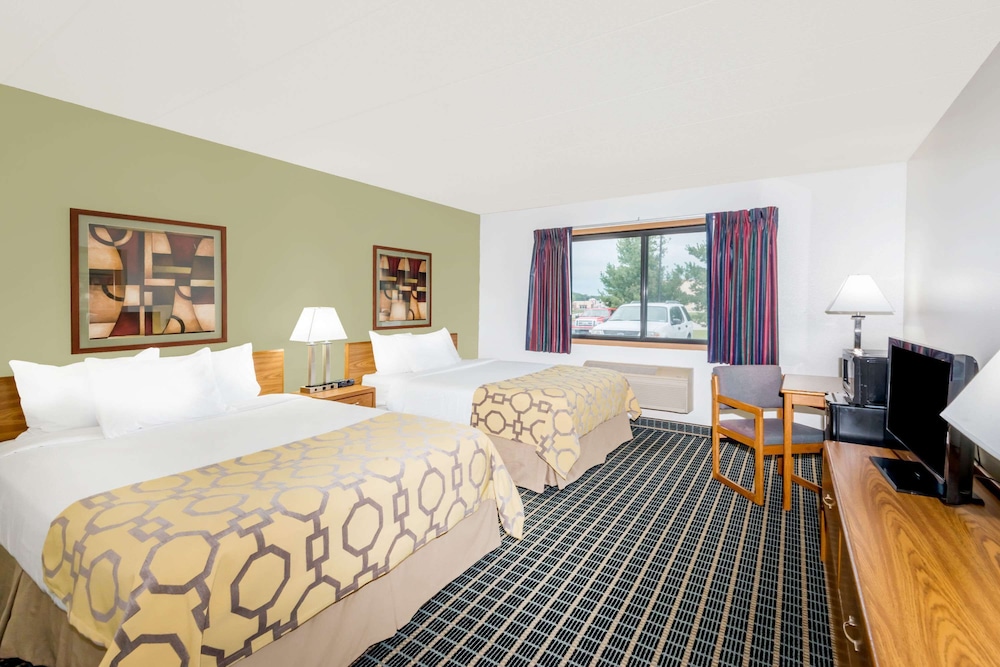 Baymont by Wyndham Marshalltown 4/26