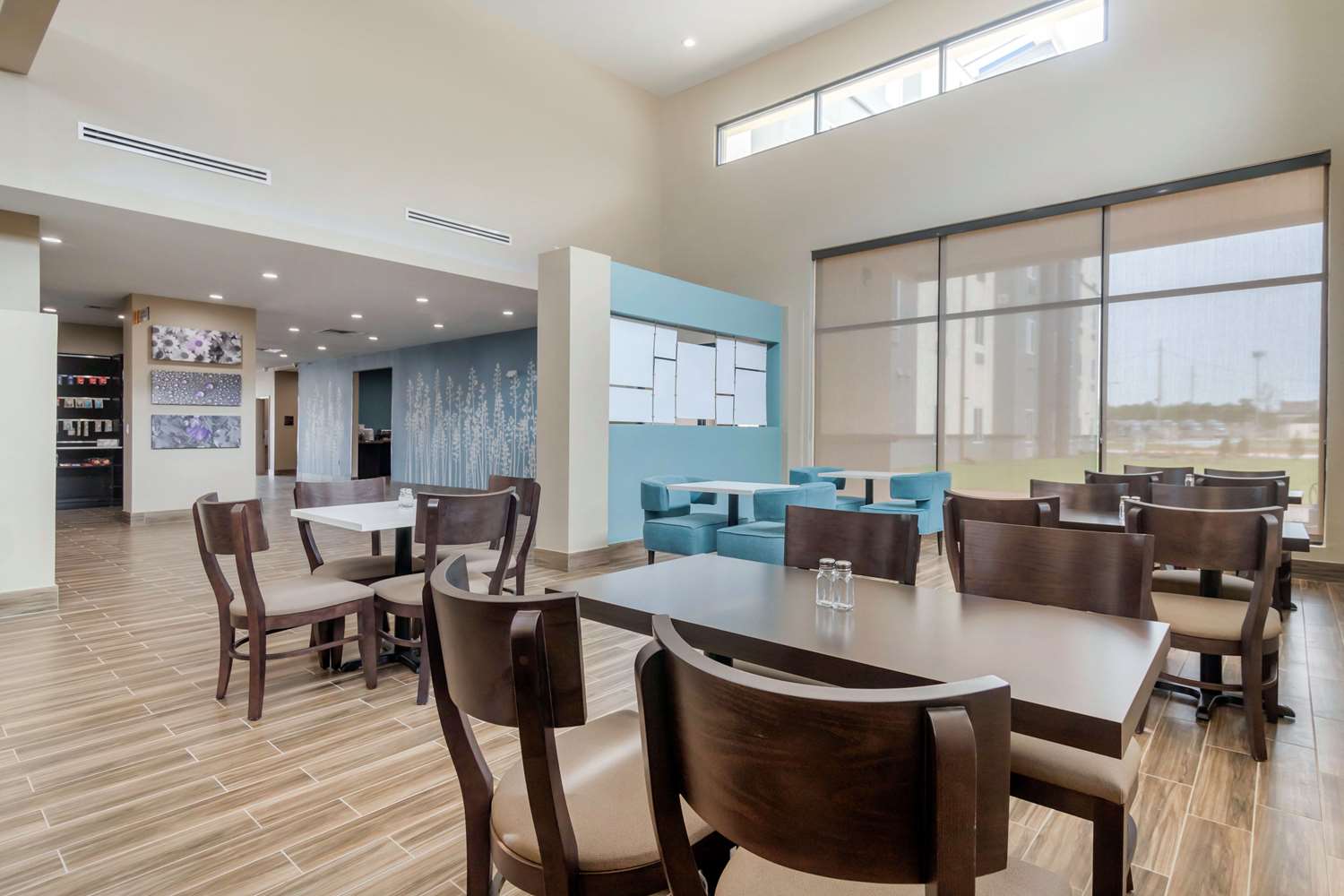 MainStay Suites Bricktown near Medical Center 13/17