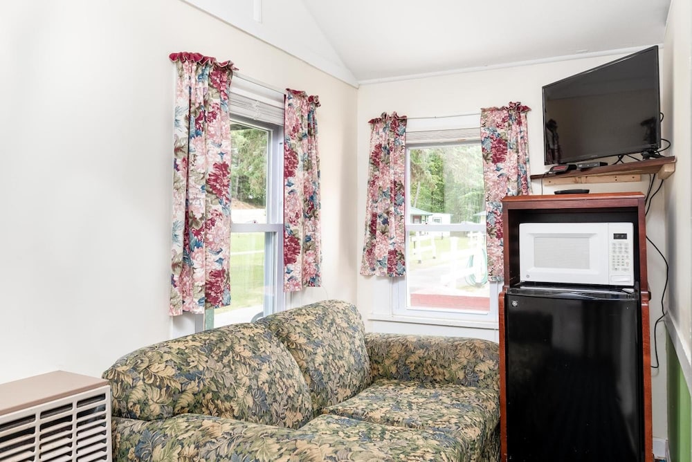 Perrys Motel & Cottages Ltd 31/47