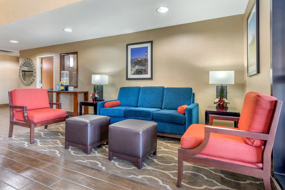 Comfort Inn Fremont, IN 24/39