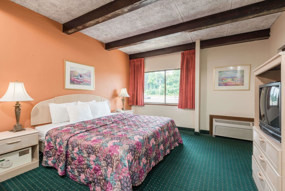 Days Inn By Wyndham Berlin Meriden 8/27