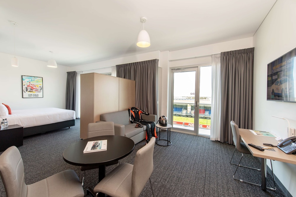 Rydges Pit Lane Hotel 27/50